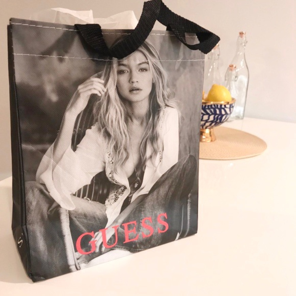 ✨ GIGI HADID GUESS BAG ✨